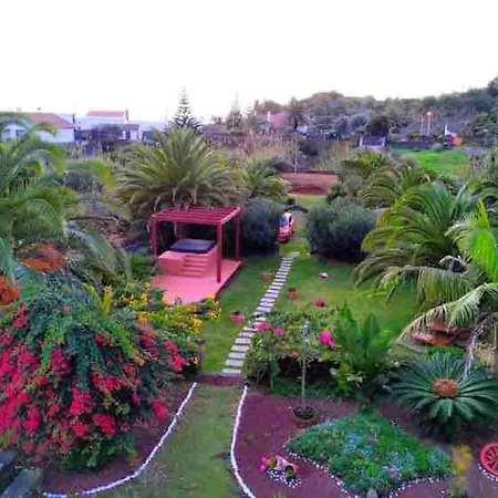 With One Bedroom In Caloura With Furnished Terrace And Wifi شقة *