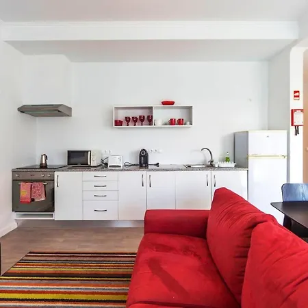 With One Bedroom In Caloura With Furnished Terrace And Wifi شقة *