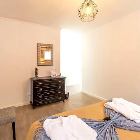 With One Bedroom In Caloura With Furnished Terrace And Wifi