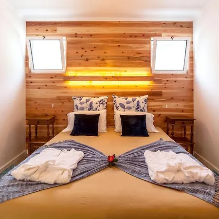 With One Bedroom In Caloura With Furnished Terrace And Wifi * لاغوا